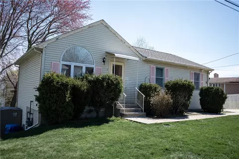 5 Barnes Ave, Johnston, RI 02919