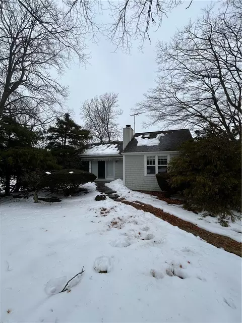 36 Center Ave, Middletown, RI 02842