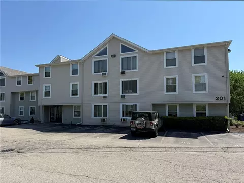 201 Woodlawn Ave #104, North Providence, RI 02904
