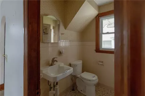518 Snell St, Fall River, MA 02721 photo 13