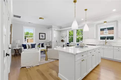 67 Queen St #2C, East Greenwich, RI 02818