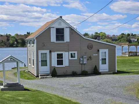2353 Main Rd, Tiverton, RI 02878
