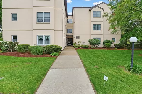 185 Manville Hill Rd #106, Cumberland, RI 02864