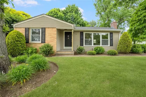 82 Scenic Dr, Cranston, RI 02920