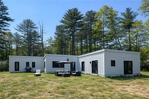 10 Bucknam Rd, Wood River Junction, RI 02894
