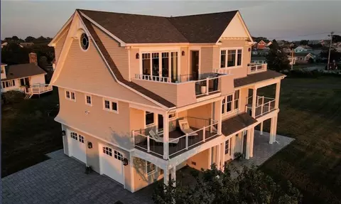 154 Saltaire Ave, Narragansett, RI 02882