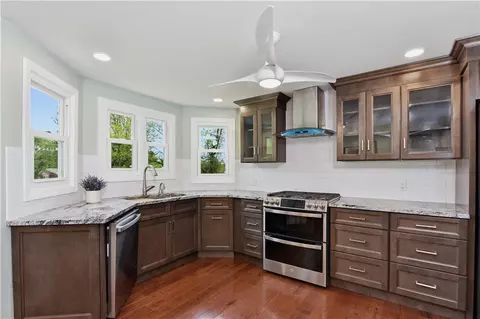 38 Stone Trl #C, North Providence, RI 02904