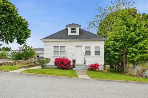 31 Yeoman Ave, Cranston, RI 02920