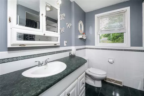 Bath - 48 Plenty St, Warwick, RI 02889 photo 1 of 3