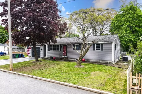 48 Plenty St, Warwick, RI 02889