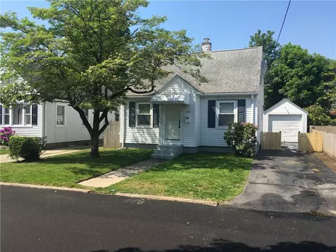 110 Westcott Ave, Cranston, RI 02910