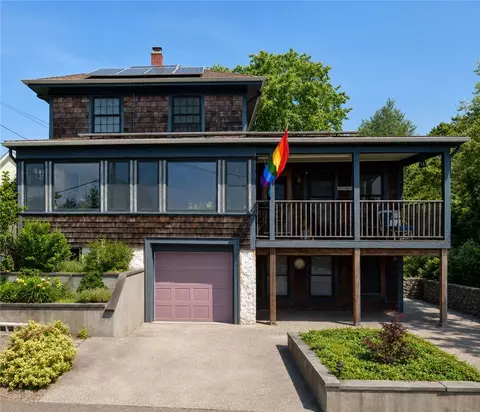 95 Bay View Ave, Cranston, RI 02905