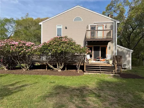 027 Sunset Hill Ave, Portsmouth, RI 02872