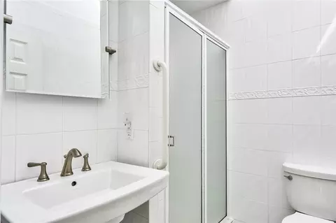 Bath - 5 Wicklow Rd, Westerly, RI 02891 photo 5 of 5