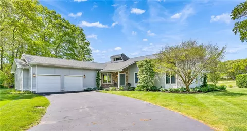 5 Wicklow Rd, Westerly, RI 02891
