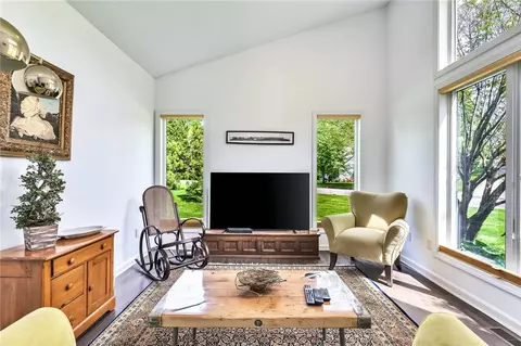 Living - 5 Wicklow Rd, Westerly, RI 02891 photo 4 of 7
