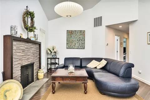 Living - 5 Wicklow Rd, Westerly, RI 02891 photo 3 of 7