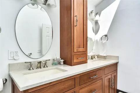 Bath - 5 Wicklow Rd, Westerly, RI 02891 photo 2 of 5
