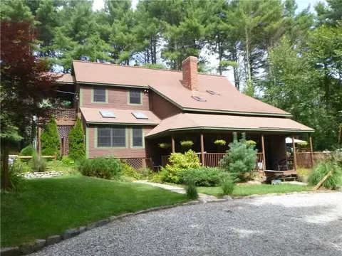 115 Jackson Schoolhouse Rd, Glocester, RI 02814