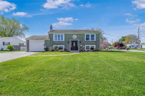 Exterior - 1 Pinehurst Rd, Riverside, RI 02915 photo 1 of 13