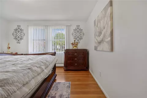 Bedroom - 1 Pinehurst Rd, Riverside, RI 02915 photo 2 of 6