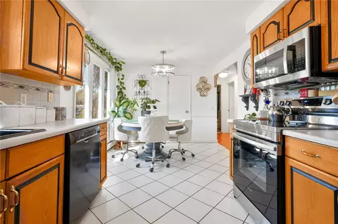 Kitchen - 1 Pinehurst Rd, Riverside, RI 02915 photo 2 of 2
