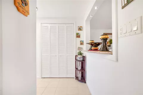 Entry Way - 1 Pinehurst Rd, Riverside, RI 02915 photo 4 of 5