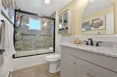 Bath - 1 Pinehurst Rd, Riverside, RI 02915 photo 2 of 4