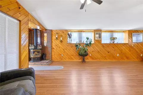 Living - 1 Pinehurst Rd, Riverside, RI 02915 photo 4 of 5