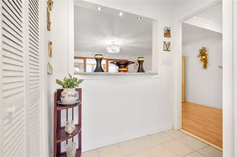 Entry Way - 1 Pinehurst Rd, Riverside, RI 02915 photo 5 of 5