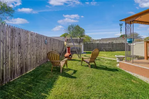 Exterior - 1 Pinehurst Rd, Riverside, RI 02915 photo 4 of 13