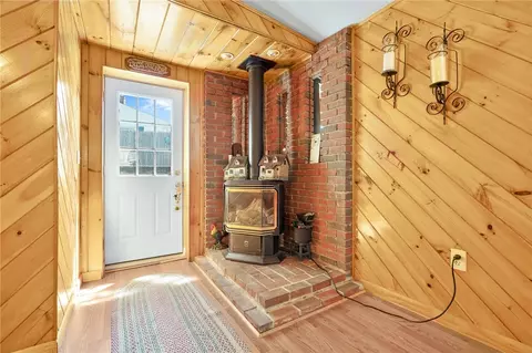 Entry Way - 1 Pinehurst Rd, Riverside, RI 02915 photo 3 of 5