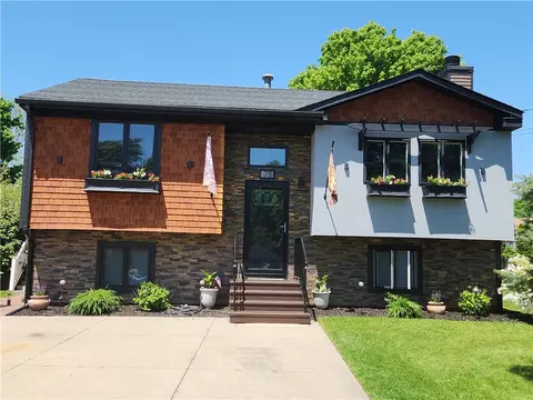 75 Chiswick Rd, Warwick, RI 02889