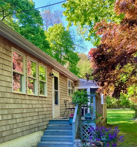 10 Summer St, Jamestown, RI 02835
