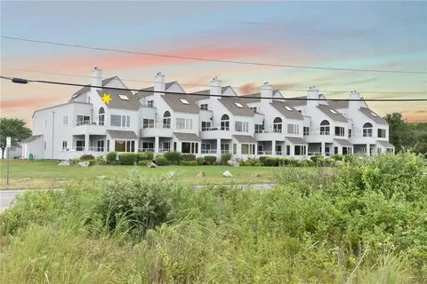 207 Bellevue Ct, Narragansett, RI 02882
