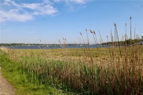 View/Area - 36 Munro Ave, Warren, RI 02885 photo 2 of 4