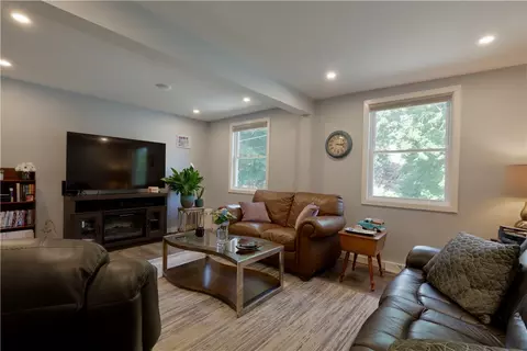 Living - 36 Munro Ave, Warren, RI 02885 photo 1 of 2