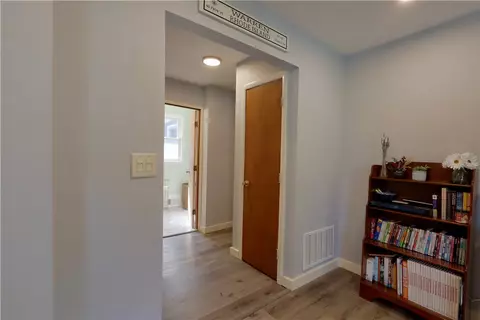 Entry Way - 36 Munro Ave, Warren, RI 02885 photo 2 of 4