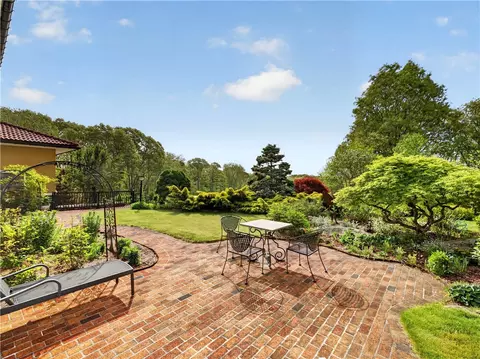 Exterior - 325 Post Rd, Westerly, RI 02891 photo 13 of 17