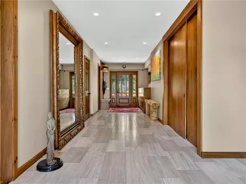 Entry Way - 325 Post Rd, Westerly, RI 02891 photo 3 of 4