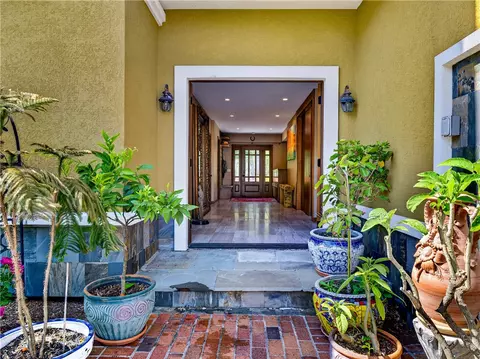 Entry Way - 325 Post Rd, Westerly, RI 02891 photo 4 of 4