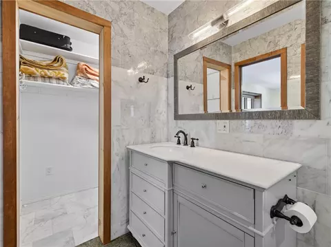 Bath - 325 Post Rd, Westerly, RI 02891 photo 2 of 4