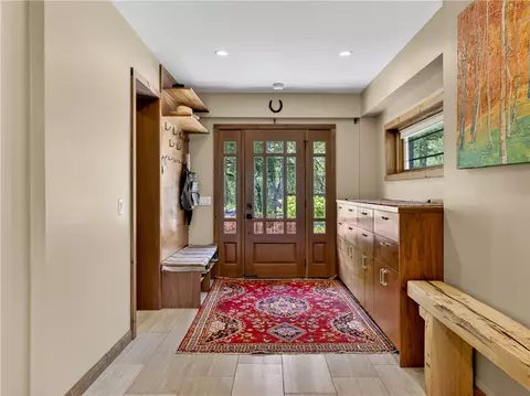Entry Way - 325 Post Rd, Westerly, RI 02891 photo 2 of 4
