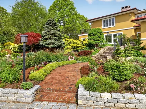 Exterior - 325 Post Rd, Westerly, RI 02891 photo 5 of 17