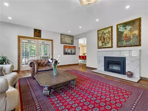 Living - 325 Post Rd, Westerly, RI 02891 photo 3 of 3