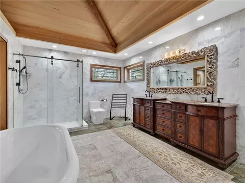 Bath - 325 Post Rd, Westerly, RI 02891 photo 3 of 4