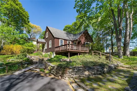 43 Cowesett Rd, Warwick, RI 02886