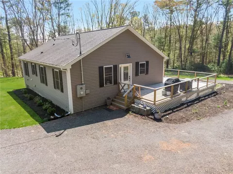 43 Weeks Hill Rd, Coventry, RI 02837