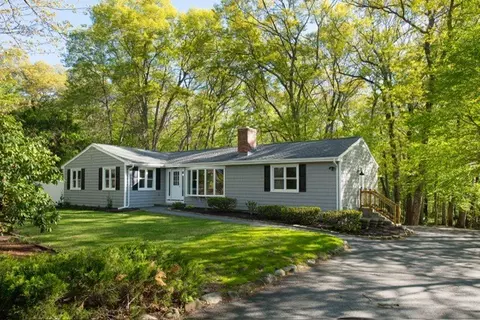 39 Mann School Rd, Smithfield, RI 02917