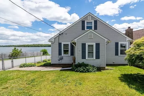 4 Lake Ave, Tiverton, RI 02878
